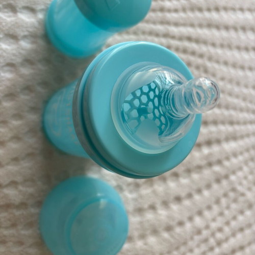 Twistshake baby bottle new with mixer and food transport case