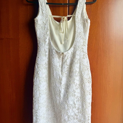 Rococo ivory embroidered dress like new with open back