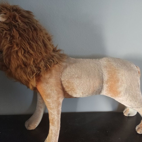 Large realistic stuffed lion used with sturdy frame