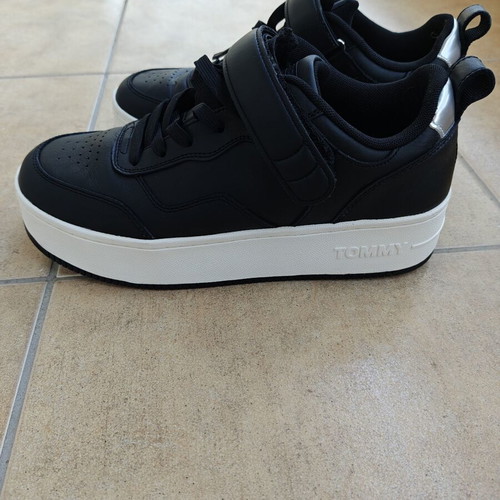 Tommy Hilfiger casual sneakers, black and white, size 41