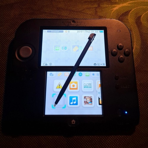 Nintendo 2DS used with 4 games, case and charger