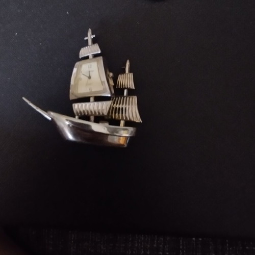 Decorative fixed clock ship like new