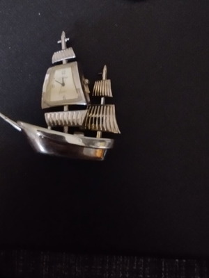 Decorative fixed clock ship like new