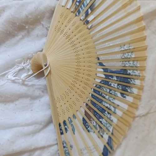 Japanese Silk Folding Fan The Great Wave new, bamboo frame