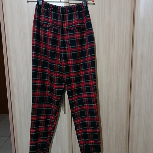 Bershka plaid pants size S like new, black and red