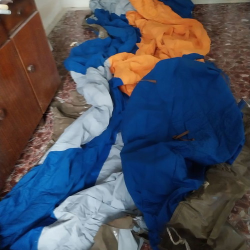 Camping tent used for 4 people in good condition