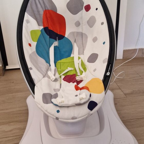 Mamaroo 4moms relax electric baby swing like new with 5 motions and sounds