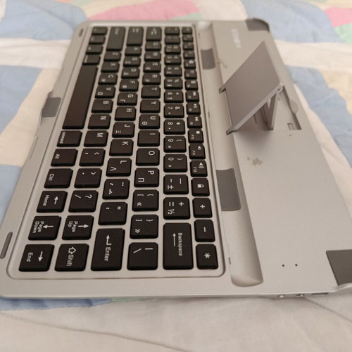 Bitmore Bluetooth wireless keyboard like new, detachable stand for tablet