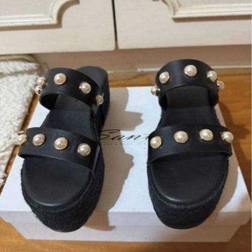 Sante black platform sandals with pearls, like new, size 38