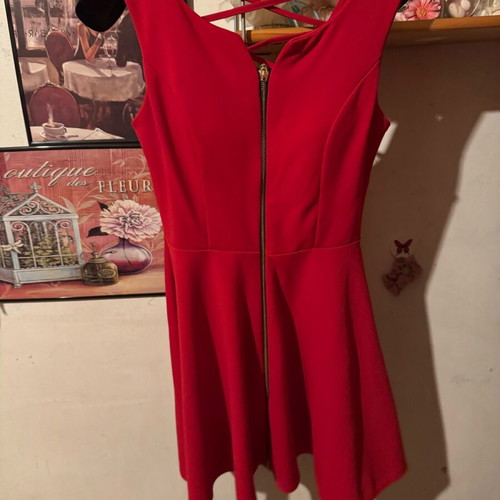 Red dress with crisscross back like new, size M, owtwo