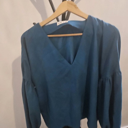 Karavan blouse one size like new, turquoise with belt
