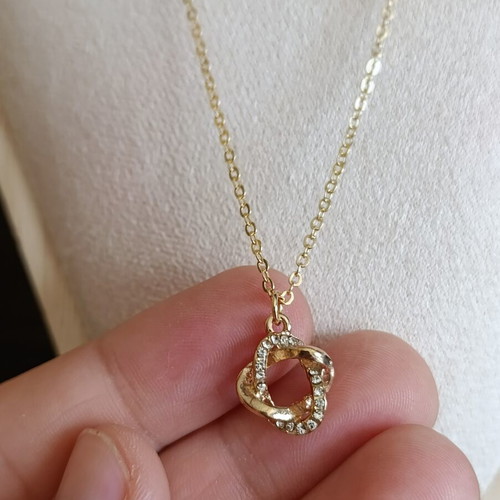 Stainless steel necklace with zircon