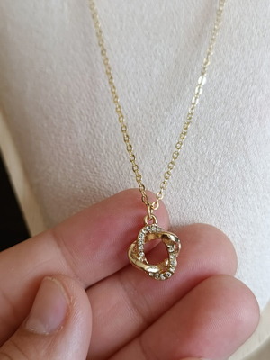 Stainless steel necklace with zircon