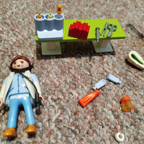 Playmobil veterinary clinic like new