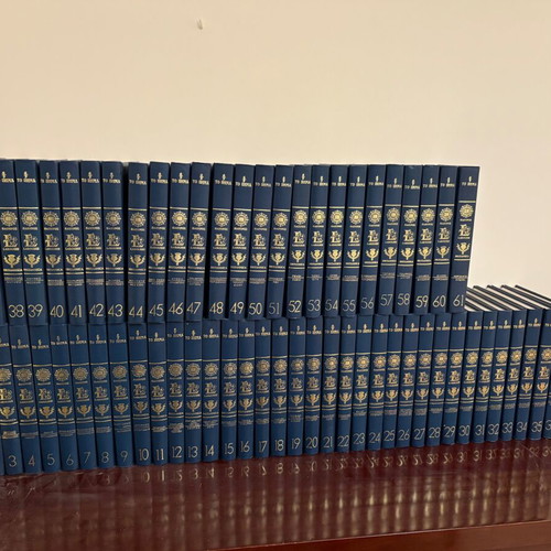To Vima Papyrus Larousse Britannica encyclopedia like new, 61 volumes