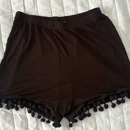 Boohoo shorts size 38 like new, black