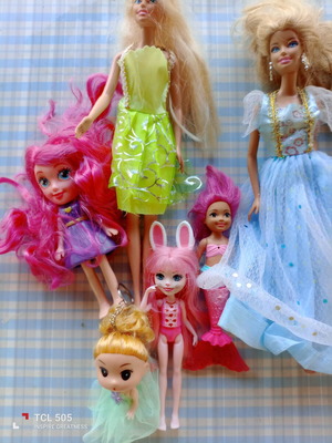 Various dolls with accessories