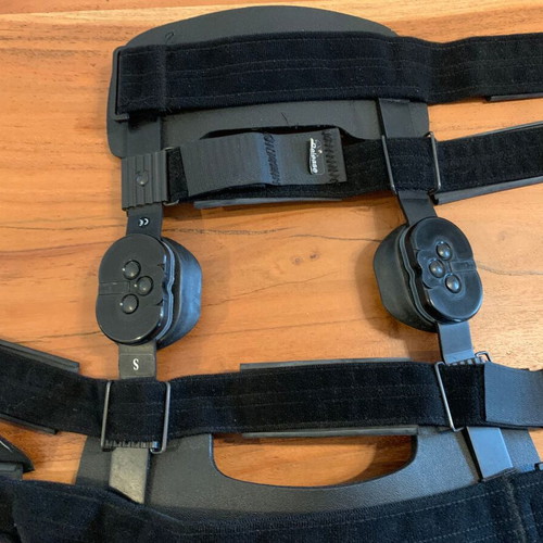 Four-point thigh-calf brace like new, size small