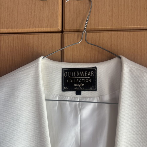 White cropped jacket with zipper