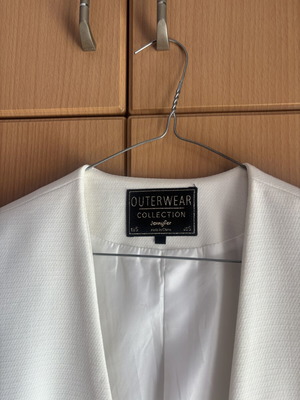 White cropped jacket with zipper