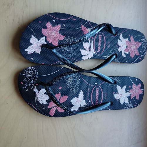 Havaianas women's flip flops new, size 41/42, black and colorful