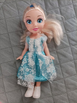 Elsa doll used