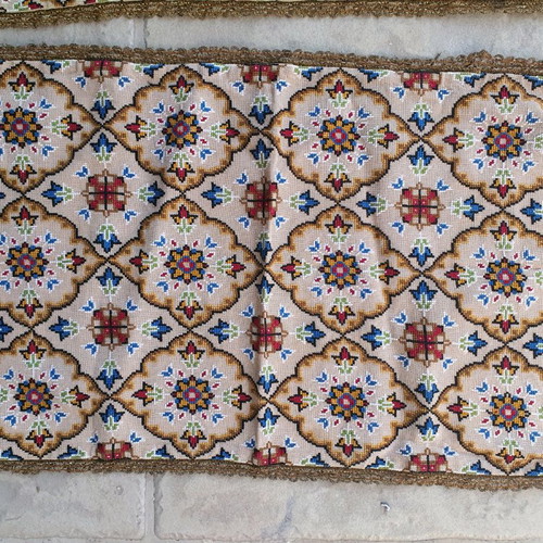 Embroidery set with 4 used handmade squares