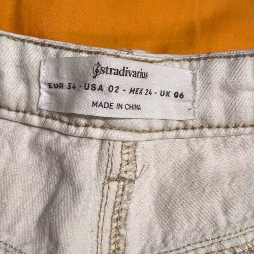 Stradivarius jeans lightly used, size XS, white