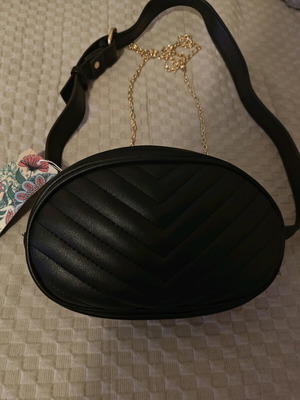 Waist bag new, black quilted with chain