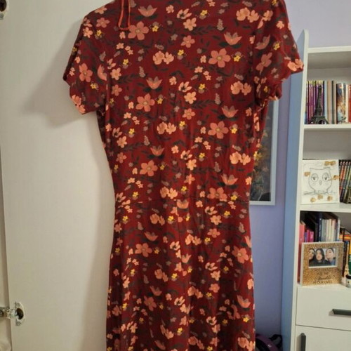 Pink Woman burgundy mini dress with floral print and V neckline