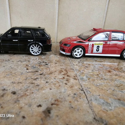 Hornby miniature car set Mitsubishi Lancer WRC and Range Rover Sport like new