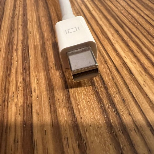 Apple Mini DisplayPort to VGA adapter used, model A1307