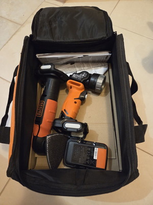 Σετ εργαλείων Black & Decker με φακό, τριβείο και σεγα, σαν καινούργιο