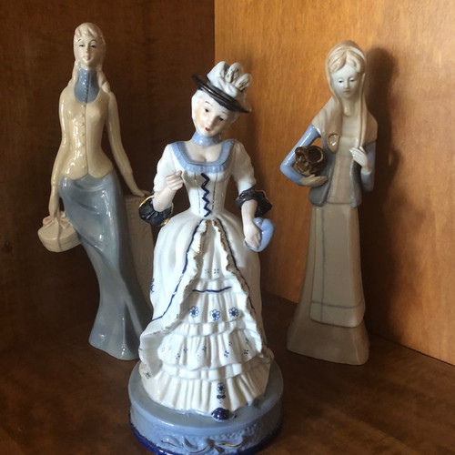 Porcelain decorative items used, height 25-27 cm