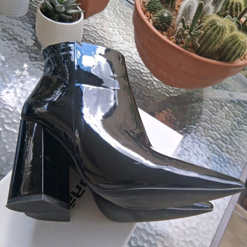 Patent leather ankle boots size 37 like new, black