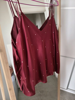 Oysho lingerie top σαν καινούργιο, μπορντό πουά τιραντάκι μέγεθος M