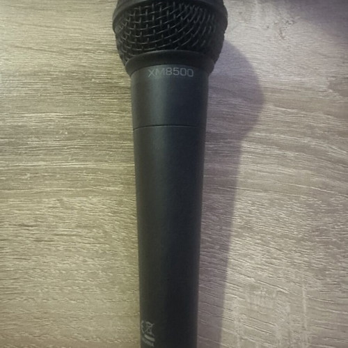 Behringer Ultravoice XM8500 dynamic microphone for vocals and podcast