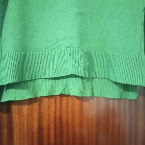Mei Gao green sweater like new, size L