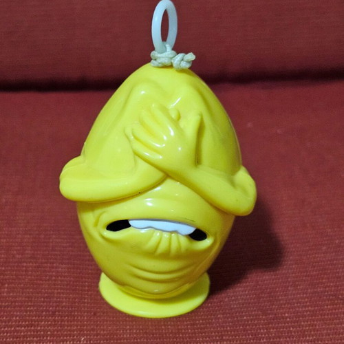 Wind-up figure used that vibrates