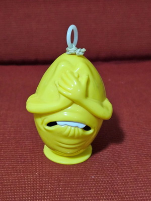 Wind-up figure used that vibrates
