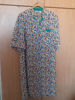 Φόρεμα vintage με κουμπάκια μέχρι τη μέση και μαντηλάκι μεταχειρισμένο