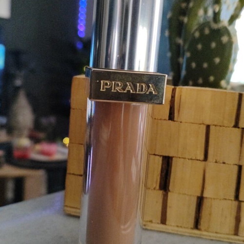 Prada Reveal Foundation new, MW50 medium warm shade