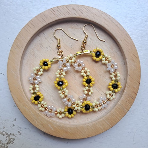 Jewelry set with necklace and earrings yellow gold new