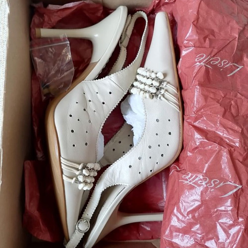 Lisette leather pumps size 39, new, beige, 9 cm heel