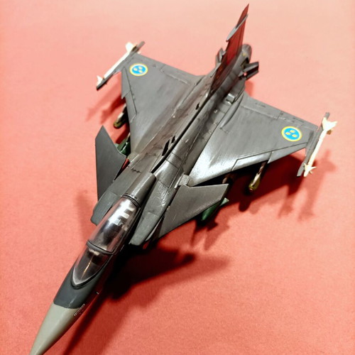 Plastic model Jas-39 Gripen 1/72 new, hand-painted