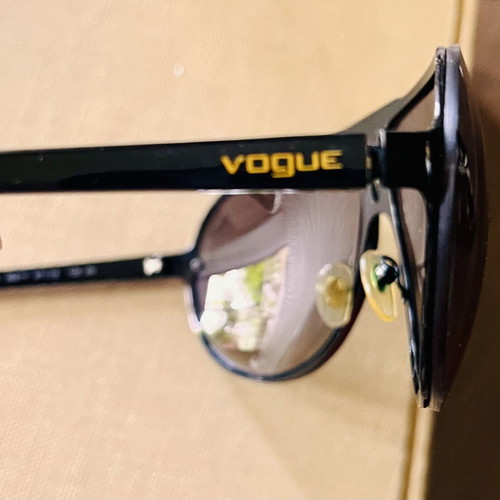 Vogue Vintage Aviator Sunglasses used, black