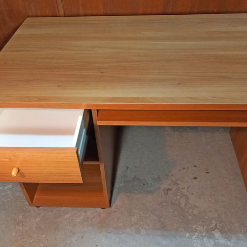 Desk like new with sliding shelf and computer space, cherry color