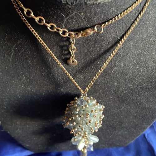 Pendant necklace with round turquoise decoration