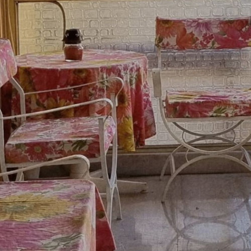 Fer Forje set used, white, 5 pieces with table and chairs
