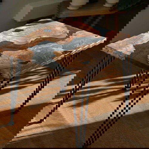 Χειροποίητο τραπεζάκι σαλονιού από ξύλο ελιάς και ρητίνη καινούργιο